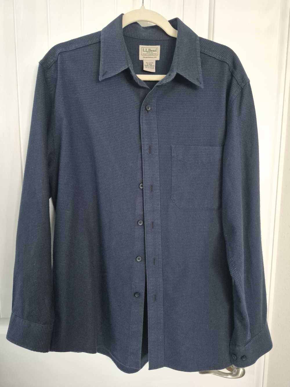 L.L. Bean Men's Blue Long-Sleeve Button-Up Shirt Size M